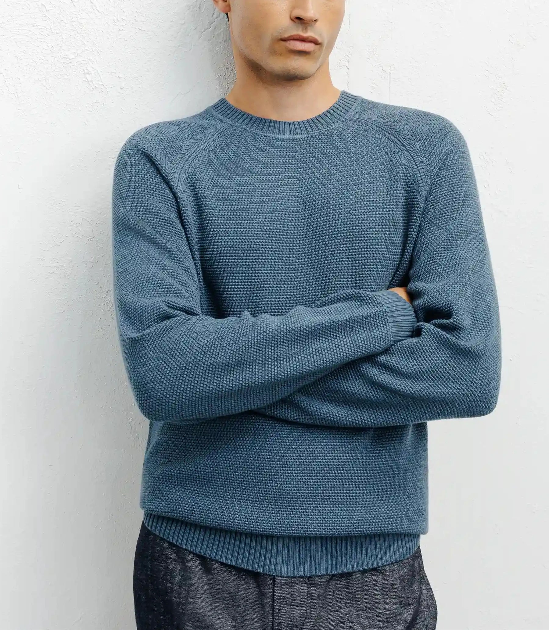Pull col rond jeux de points bleu canard - IZAC