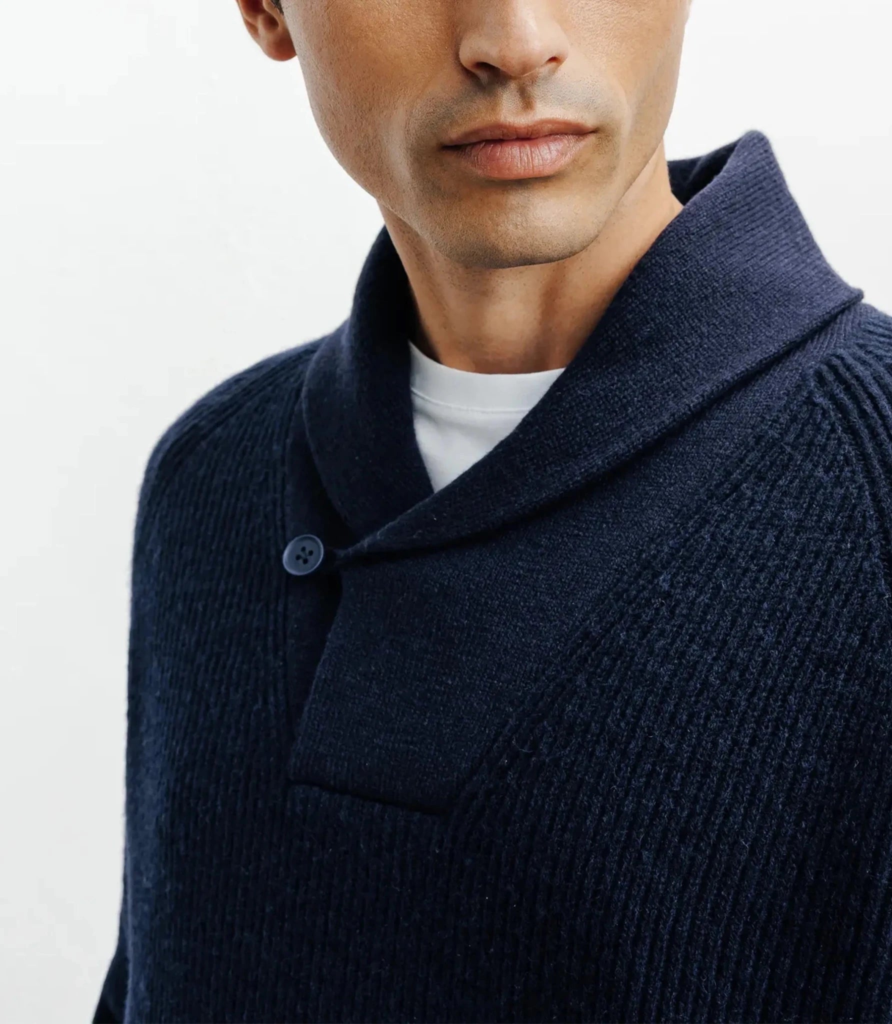 Pull en laine col châle marine - IZAC