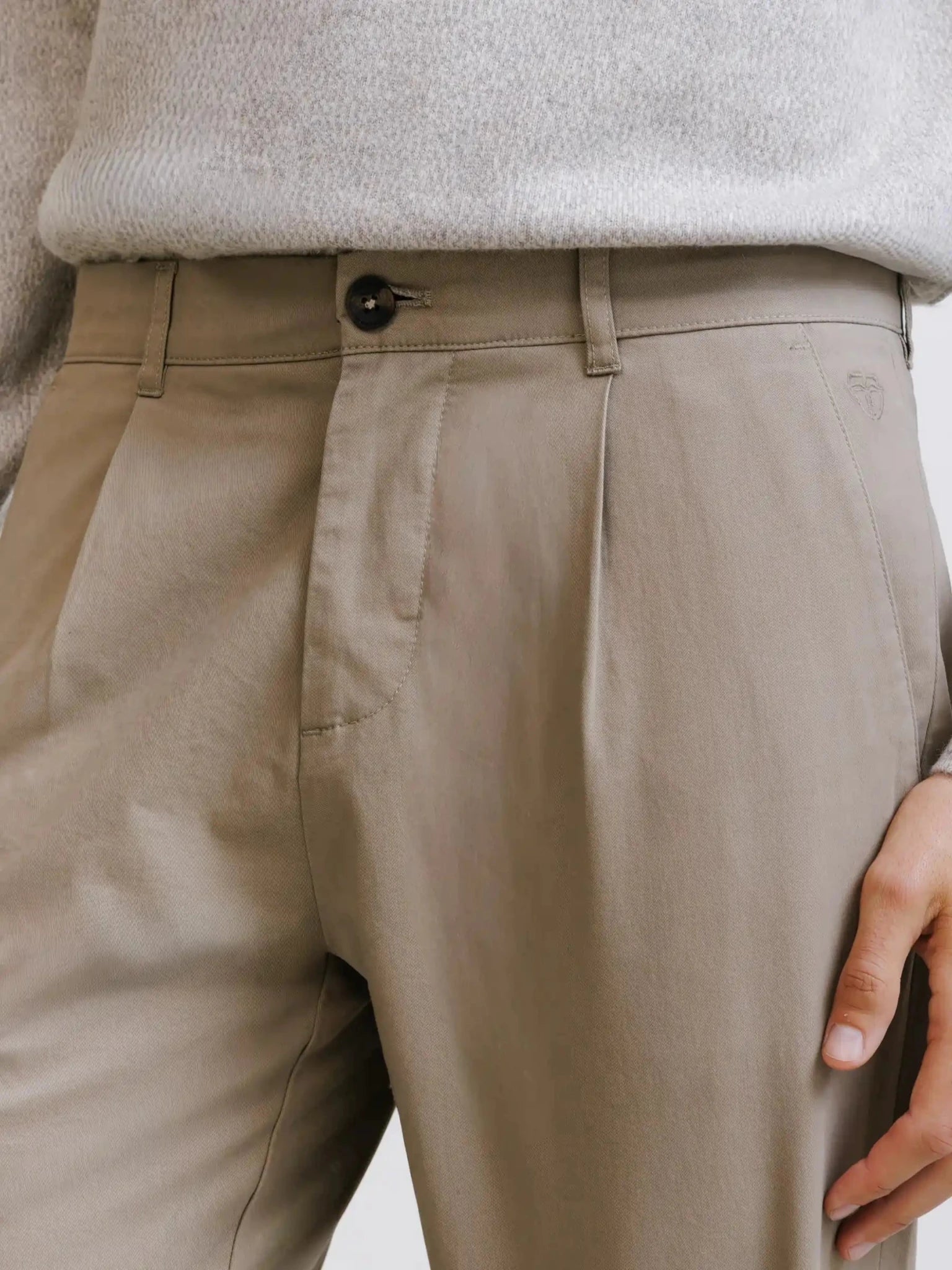 Pantalon chino à plis taupe - IZAC