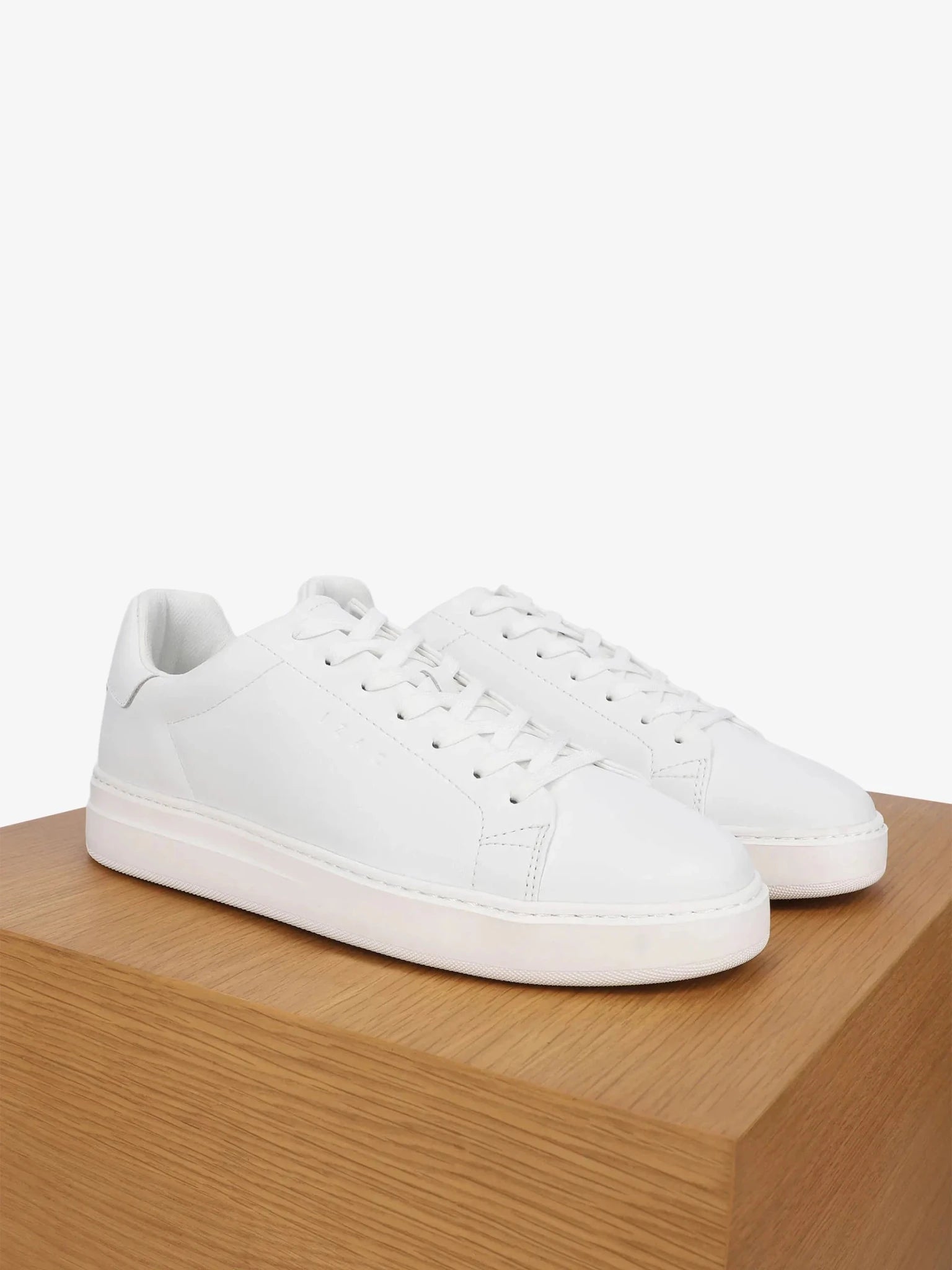 Basket en cuir blanche - IZAC