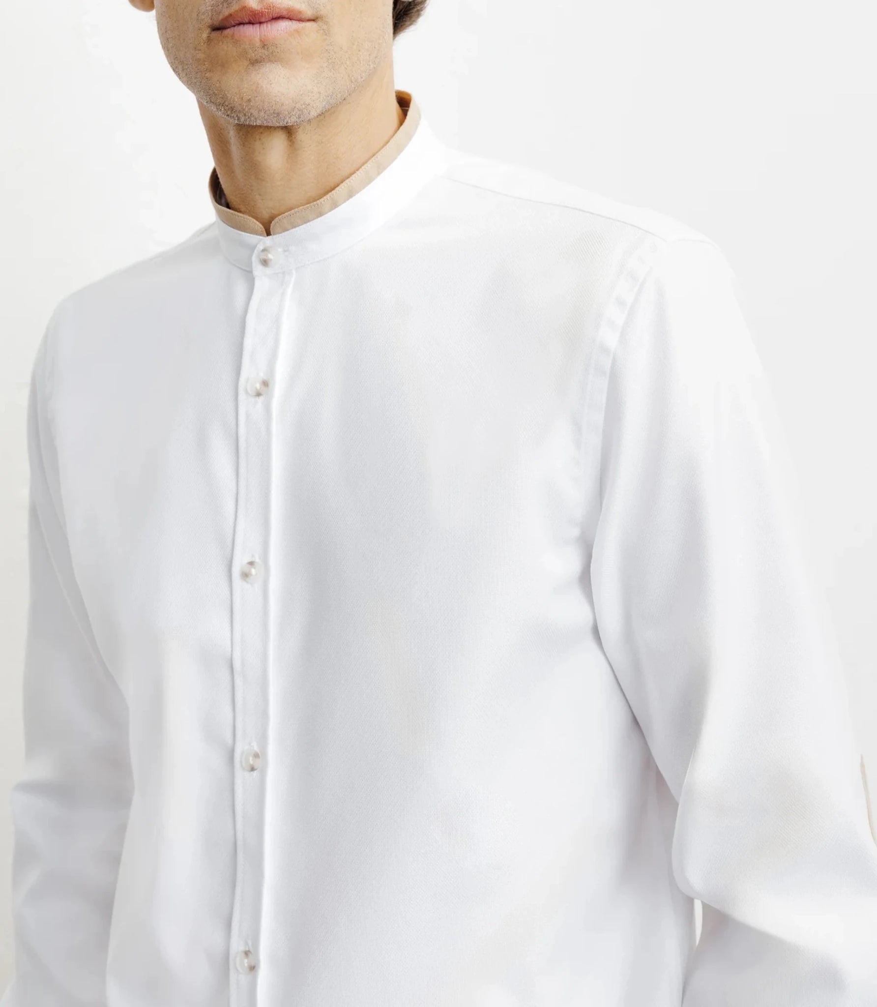 Chemise casual col mao avec coudière en suède blanche - IZAC