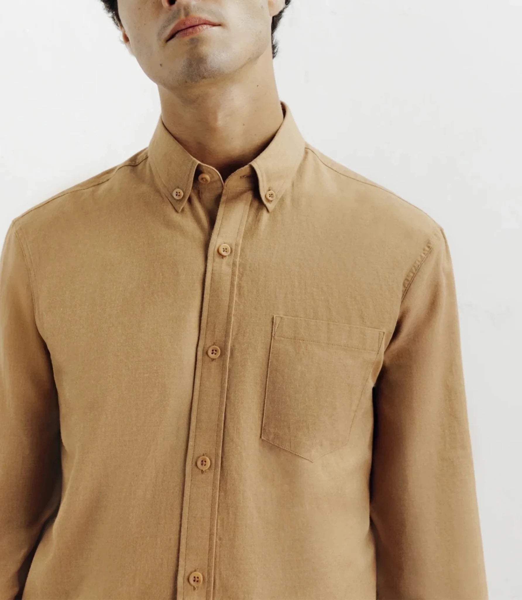 Chemise casual avec col boutonné camel - IZAC