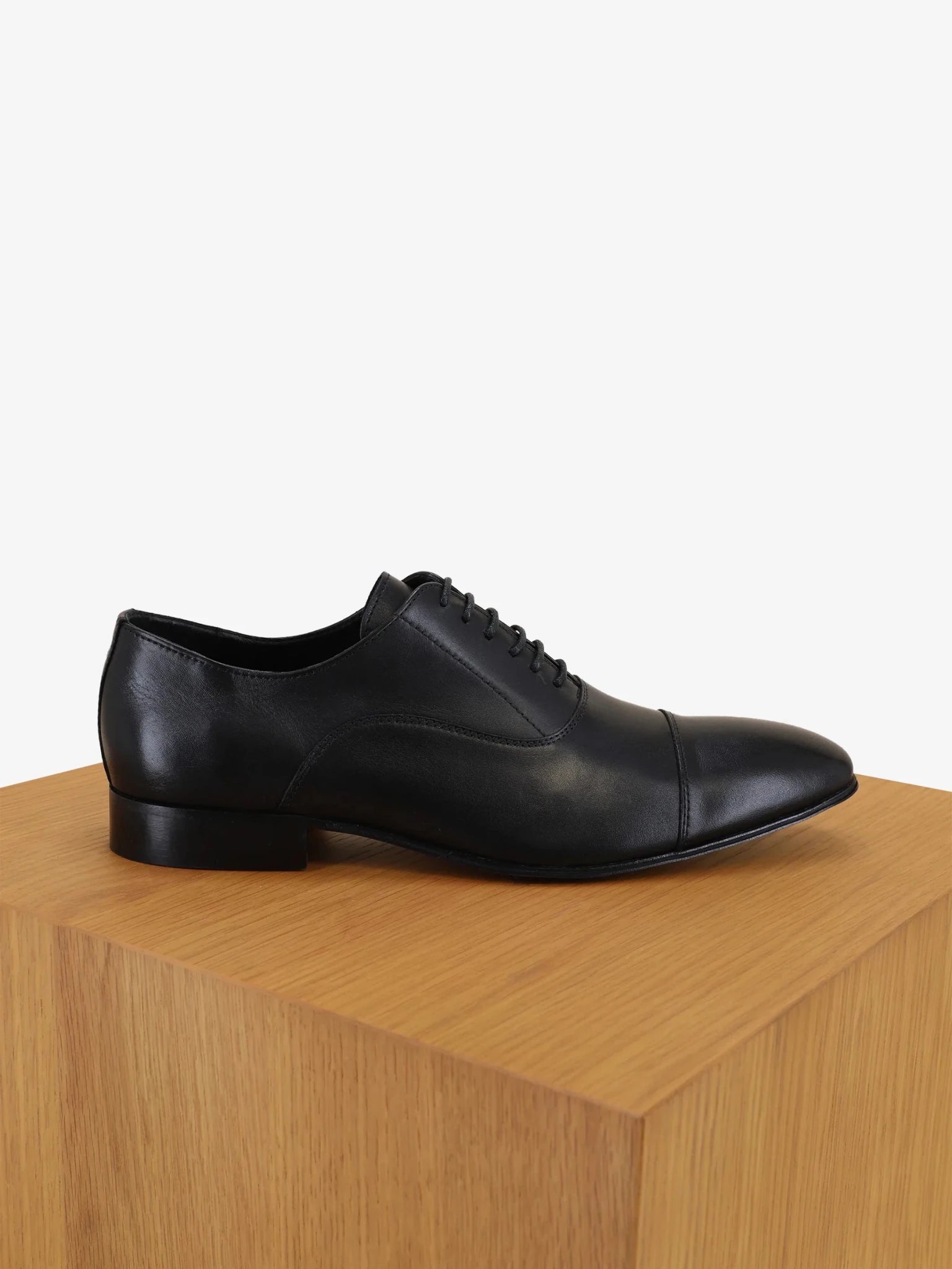 Richelieu en cuir noir - IZAC