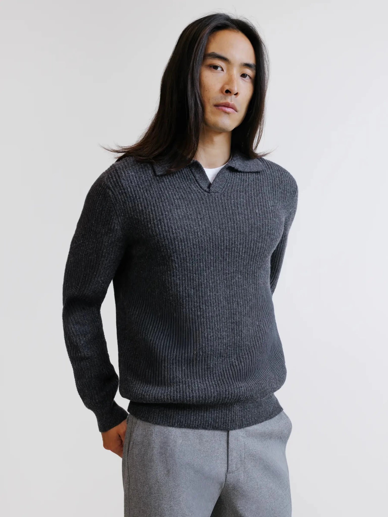 Pull à col polo ouvert en maille côtelée anthracite - IZAC