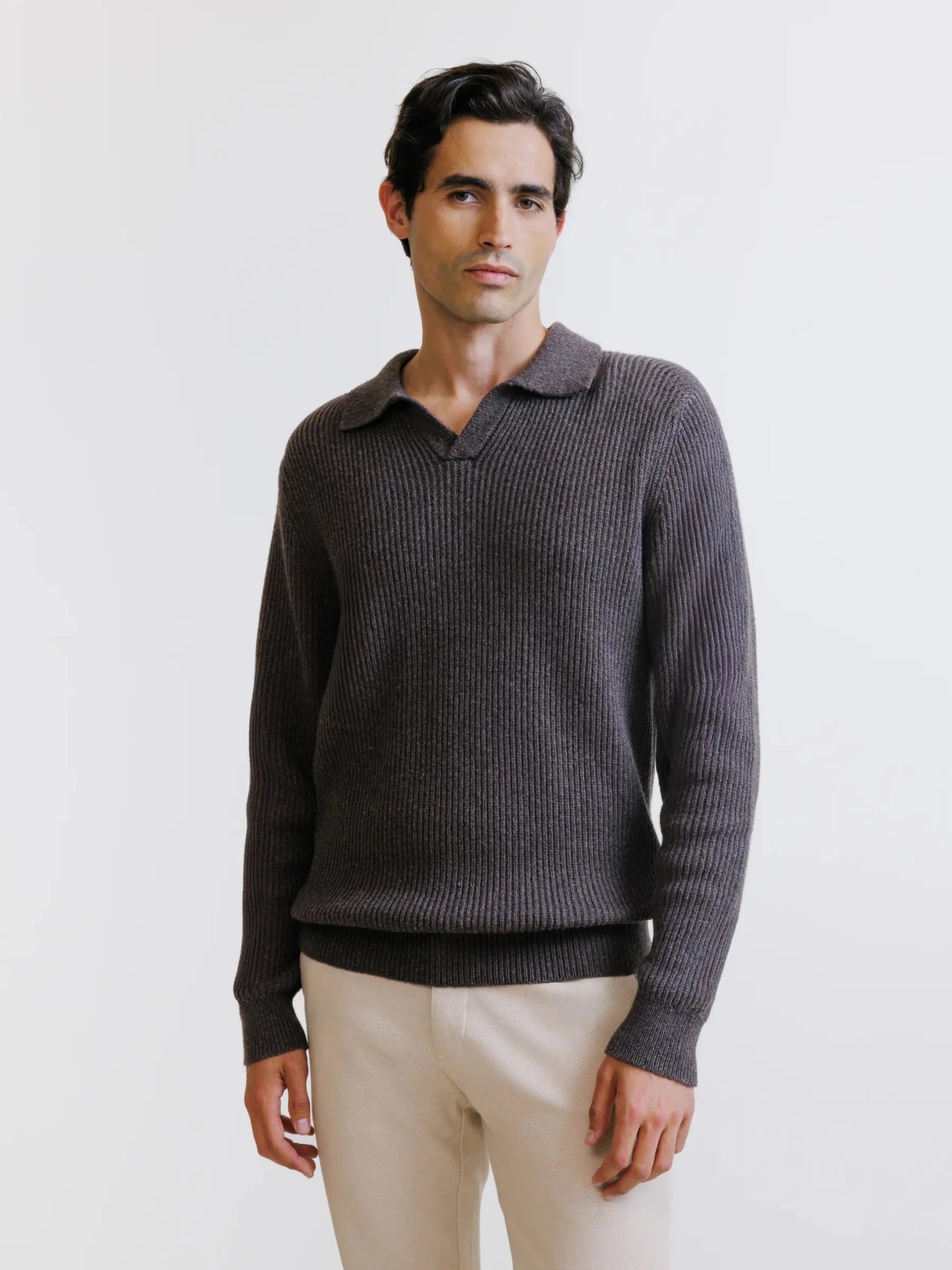 Pull à col polo ouvert en maille côtelée marron - IZAC