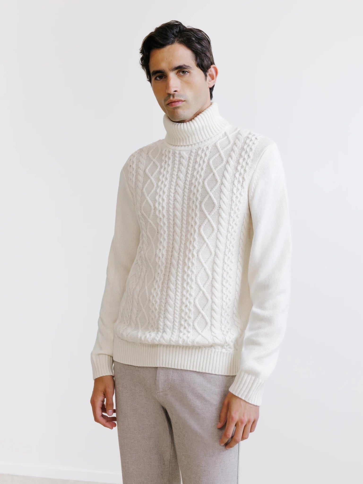 Pull col roulé en maille torsadée écru - IZAC
