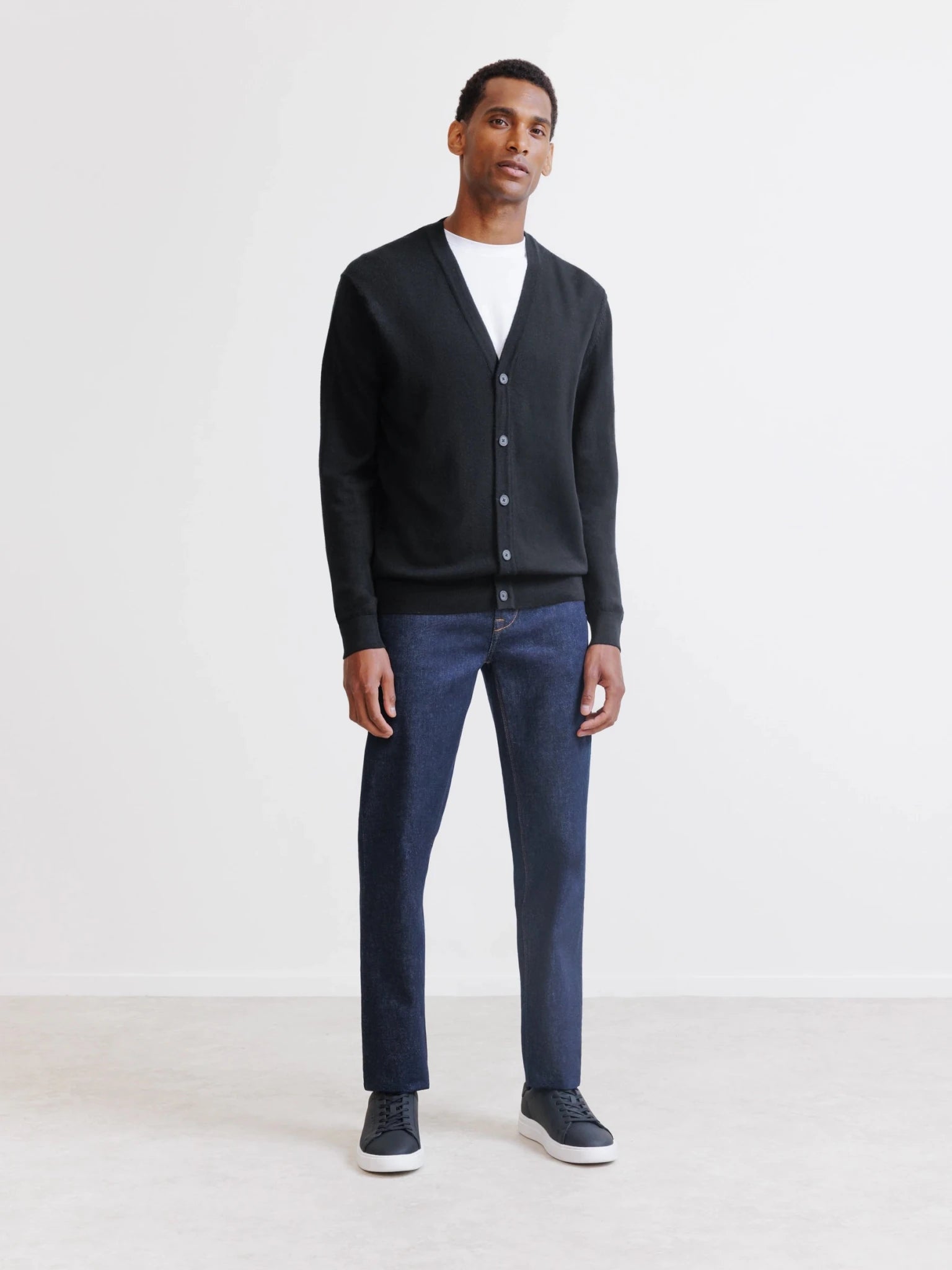 Cardigan en laine mérinos noir - IZAC