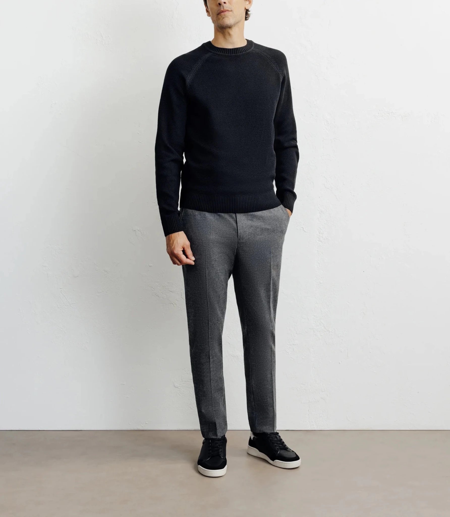 Pull col rond jeux de points noir - IZAC