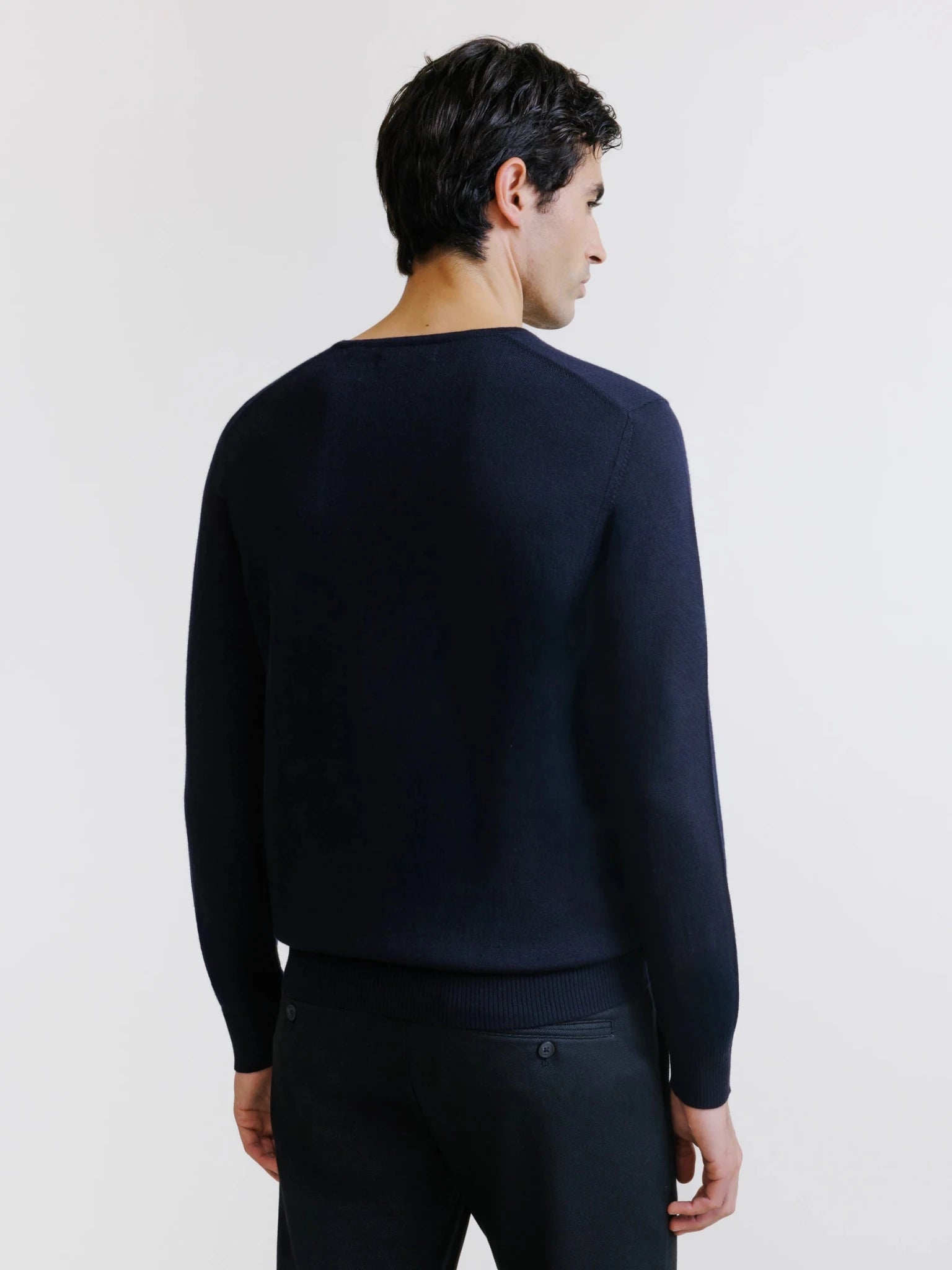 Pull col V en laine mérinos marine - IZAC