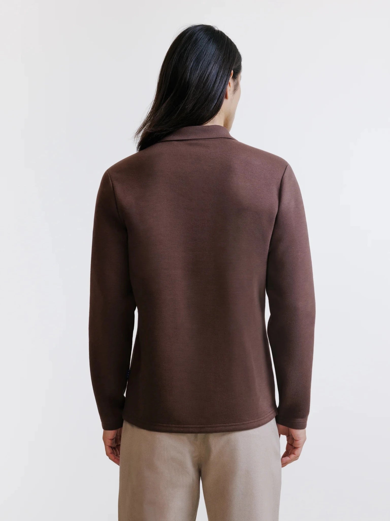 Brown open-collar long-sleeve polo shirt