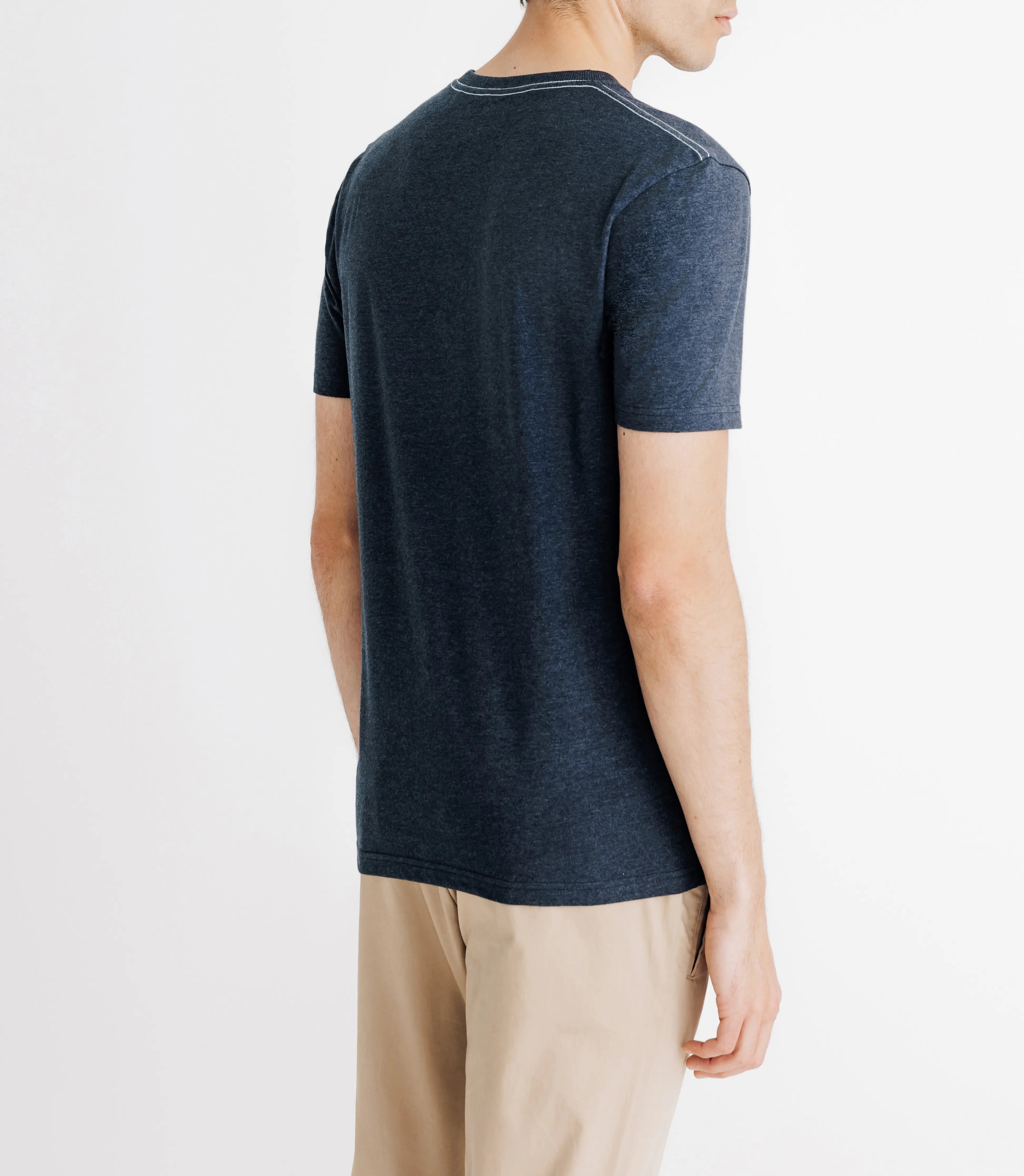 T-shirt col V avec poche marine - IZAC