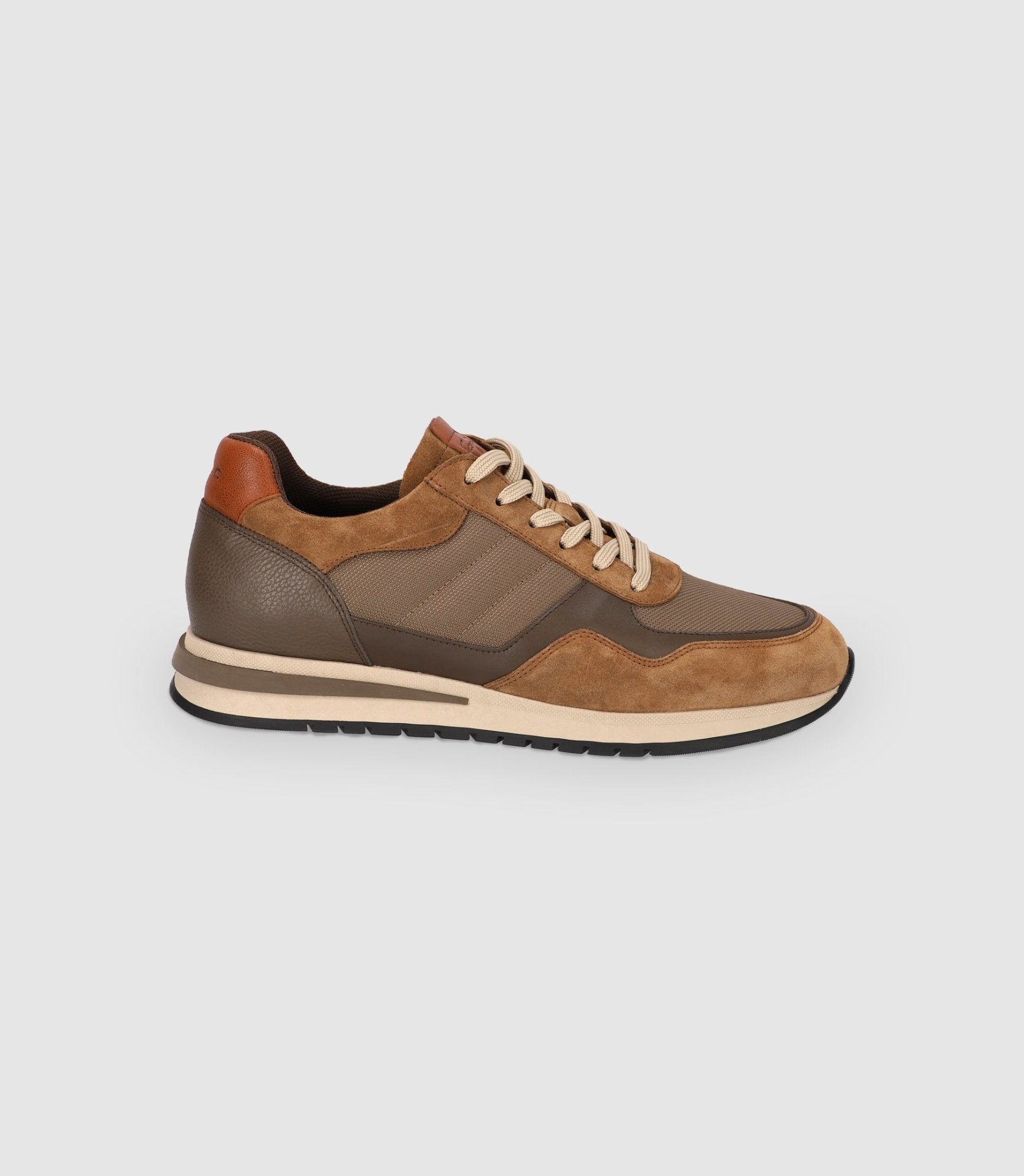 Chaussures sneakers en cuir beige - IZAC