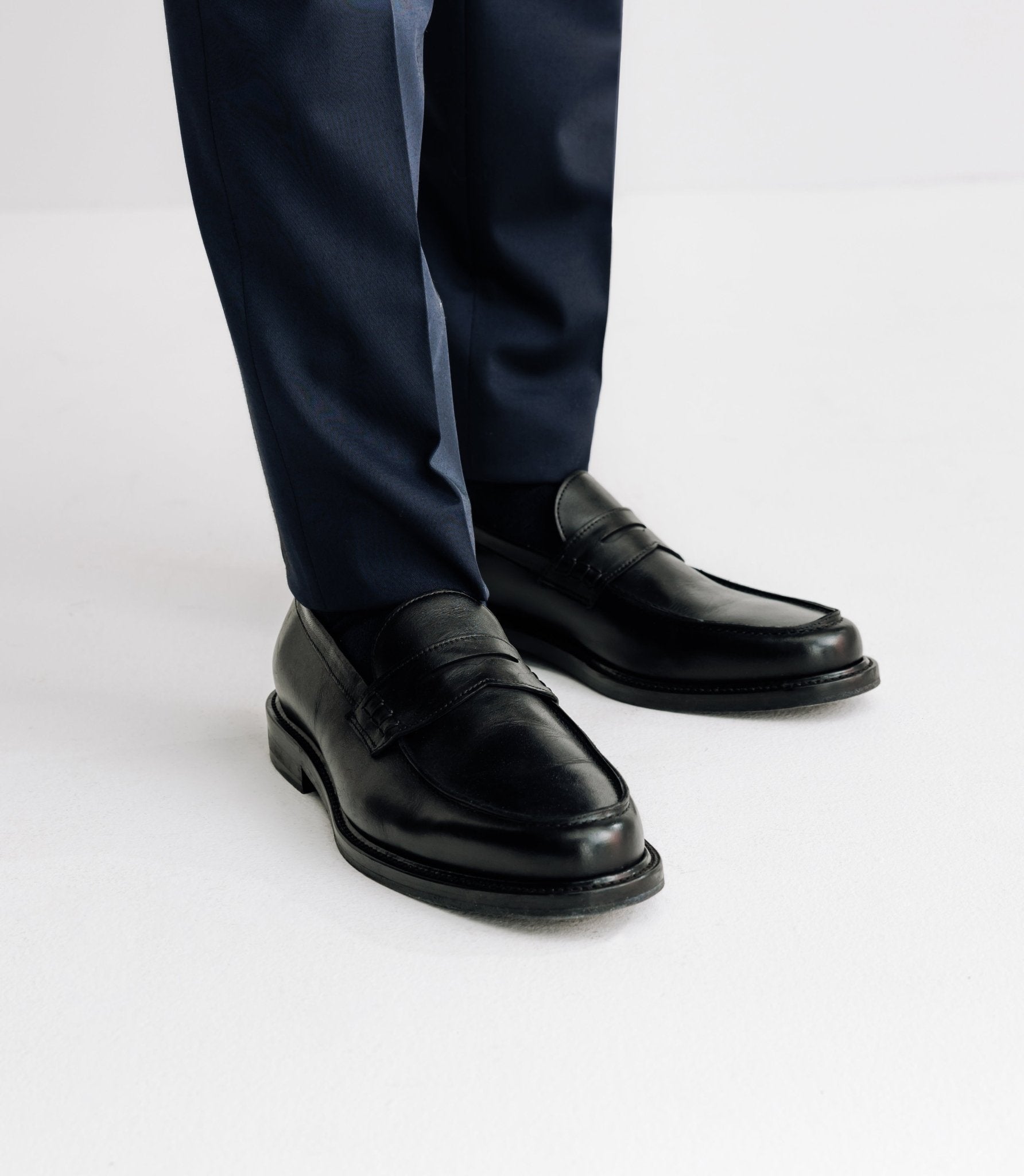 Chaussures mocassins en cuir lisse noires - IZAC