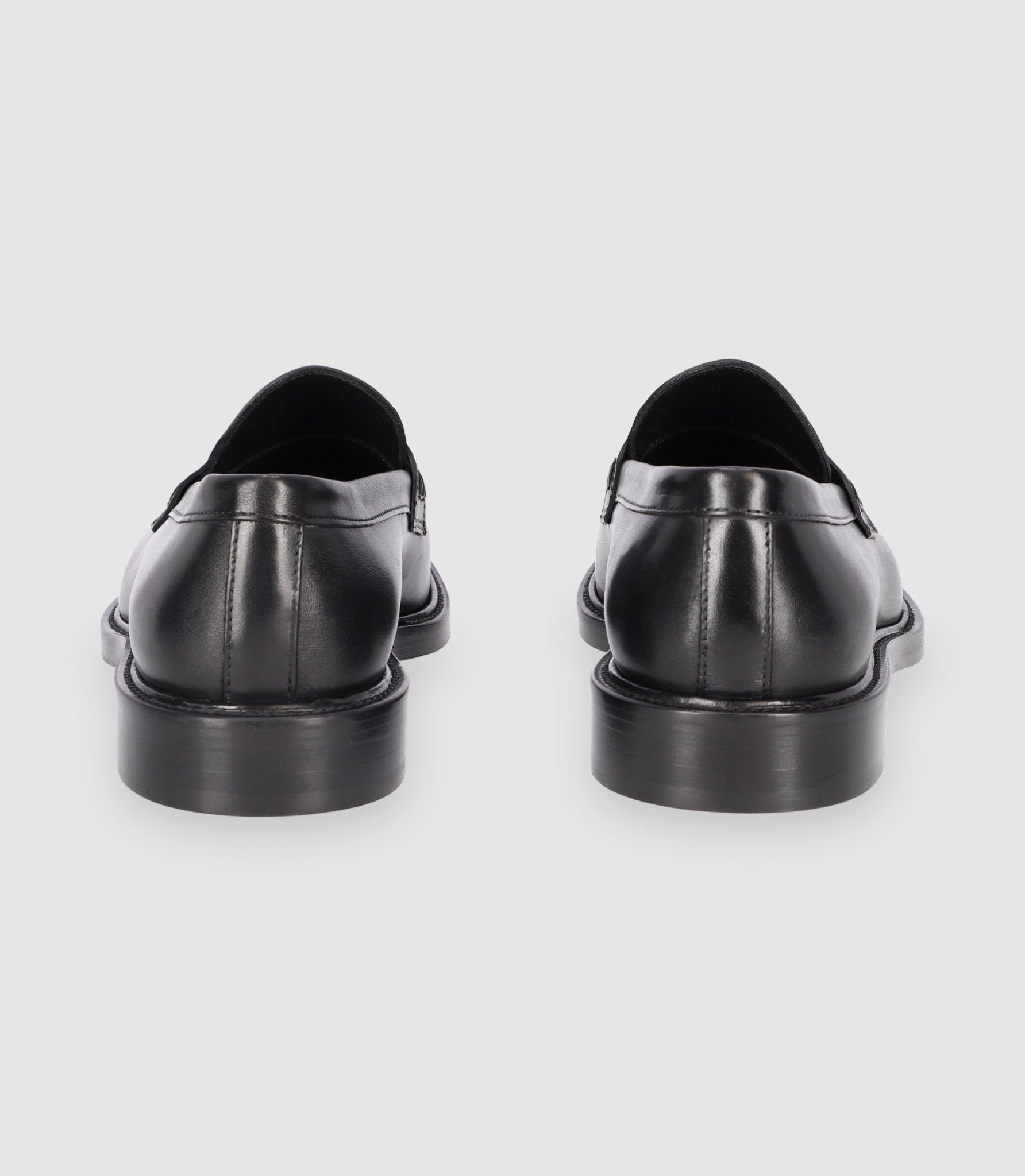 Chaussures mocassins en cuir lisse noires - IZAC