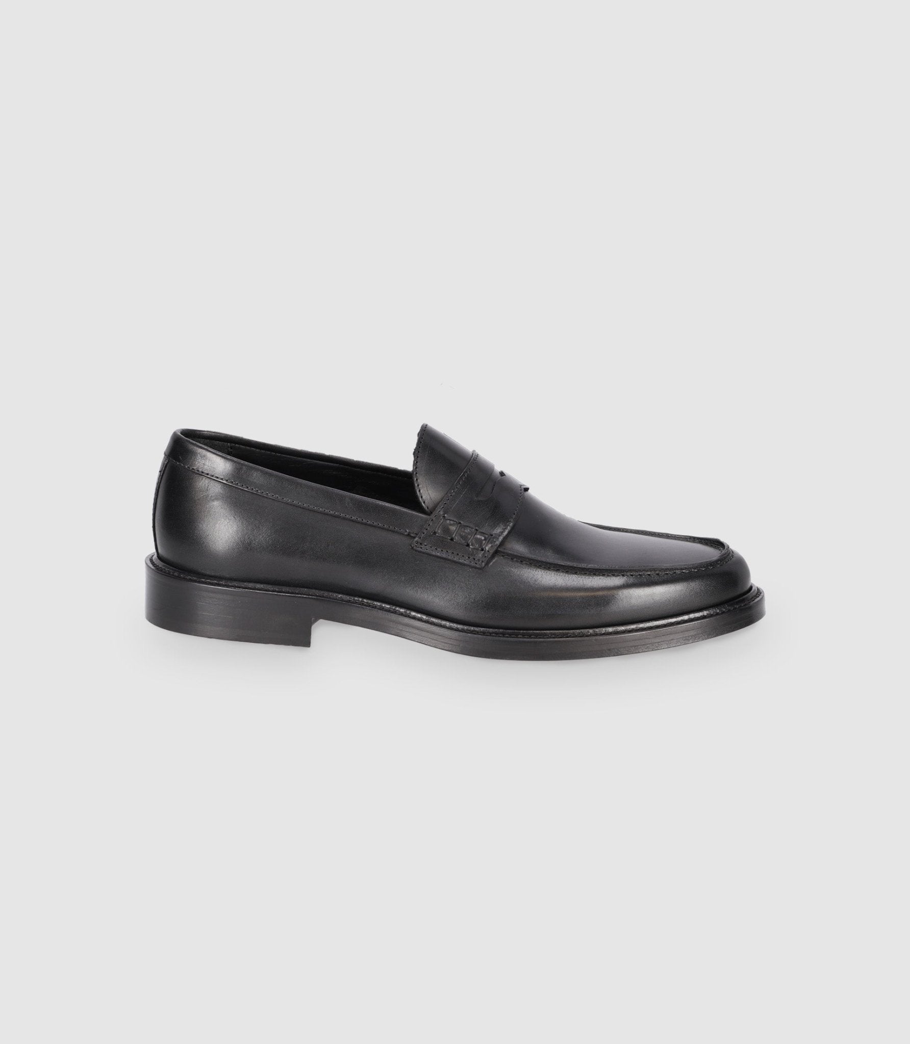 Chaussures mocassins en cuir lisse noires - IZAC