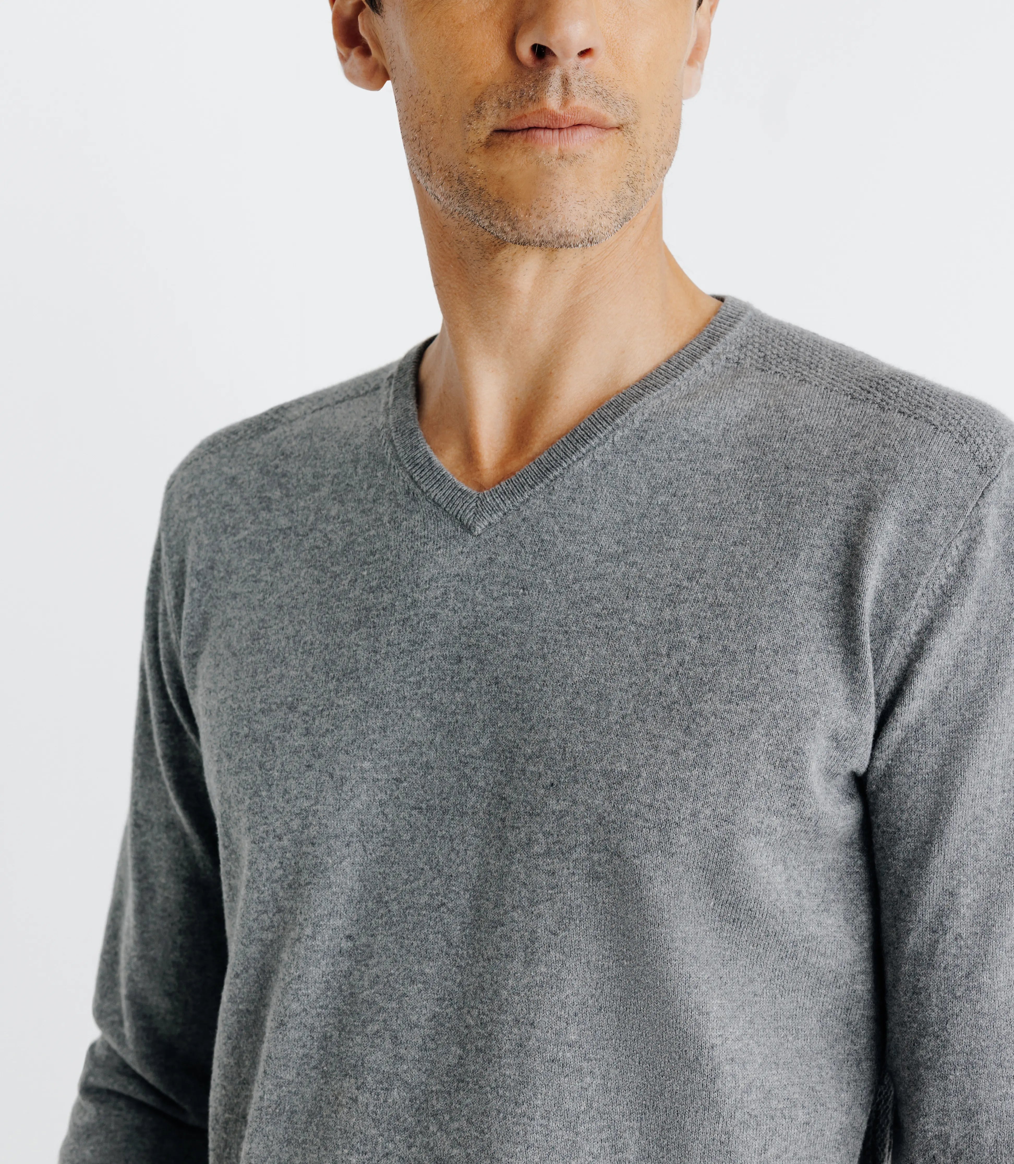 Pull col V manches longues gris - IZAC
