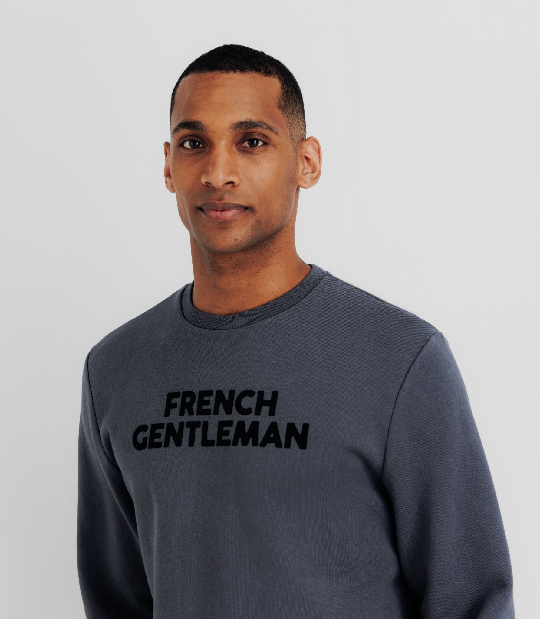 Pull sweat avec broderie anthracite - IZAC