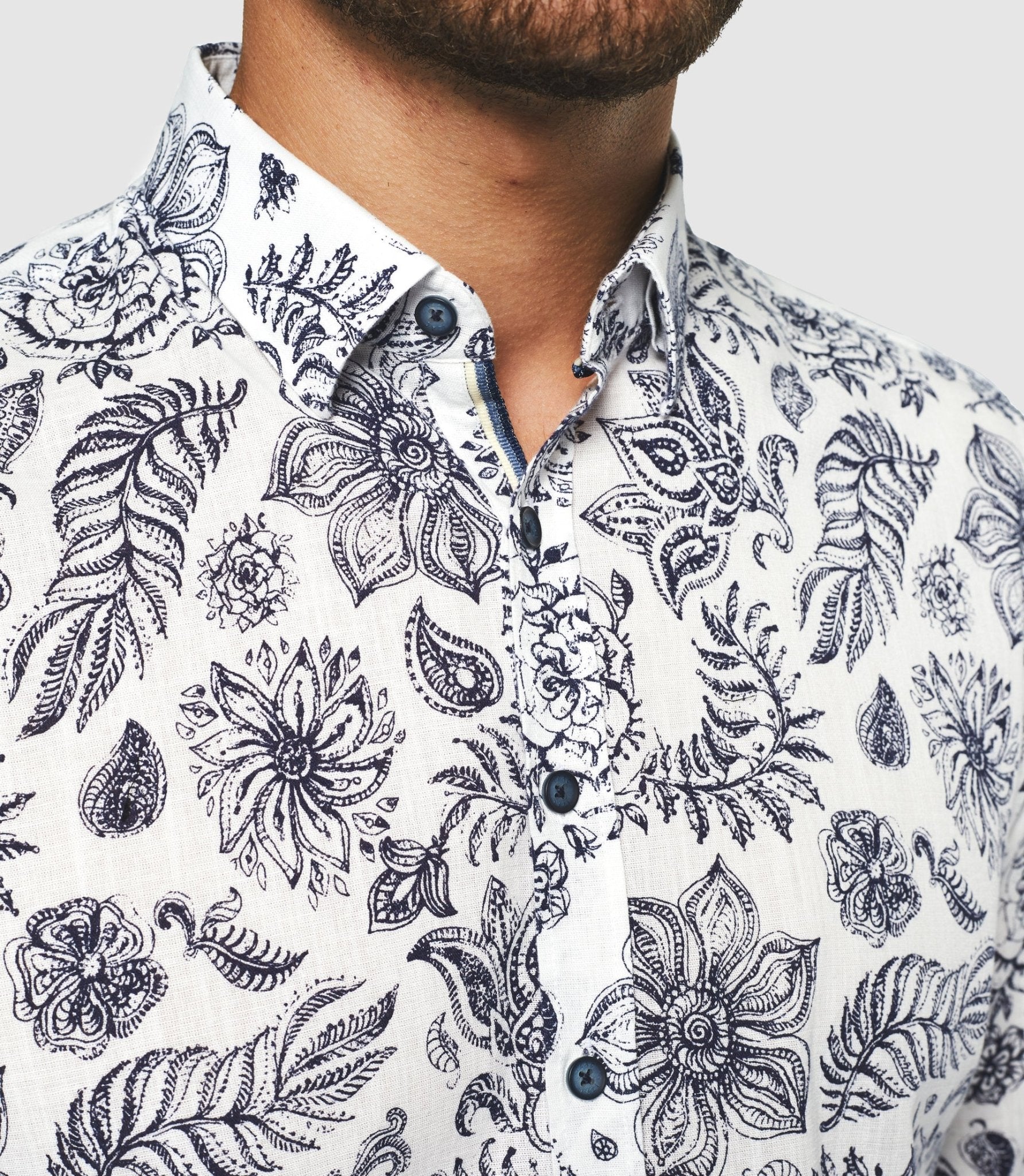 Chemise casual blanche et marine KINOUOUT - IZAC